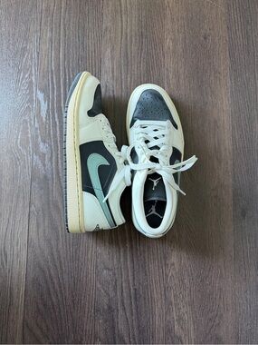 Nike Air Jordan 1 Low Shoes